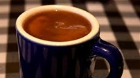 ΠΡΟΣΟΧΗ: Μην πίνετε καuτό το τσάι ή τον καφέ σας!