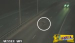 Ανατριχιαστικό video: Τι είναι αυτό το ταχύτατο πλάσμα στον αυτοκινητόδρομο;
