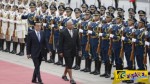 Με πέδιλα, φούστα και γραβάτα ο πρωθυπουργός των Φίτζι στην Κίνα!