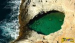 Το δάκρυ της Αφροδίτης: Η φυσική πισίνα που τη χωρίζουν μερικά εκατοστά από την θάλασσα!