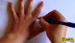 Αρχίζει να ζωγραφίζει το χέρι της με ένα στυλό – Σας μοιάζει βαρετό; Για δείτε το μέχρι το τέλος!