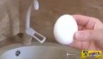 ΦΟΒΕΡΟ! Έξυπνο τρικ για να καθαρίσετε εύκολα τα βρασμένα αυγά σας!