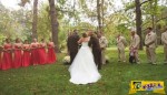 Η γαμήλια φωτογραφία που έγινε... viral και συγκίνησε