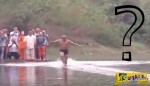 Ο μοναχός Σαολίν που "τρέχει" πάνω στην επιφάνεια της λίμνης - Κατάφερε να διασχίσει 125 μέτρα…