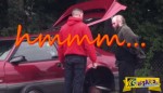ΣΥΓΚΙΝΗΤΙΚΟ: Κανένας δεν σταμάτησε να τον βοηθήσει όταν χάλασε το αυτοκίνητο του - Εκτός από ΕΝΑΝ...