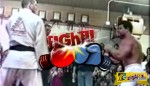 Bodybuilder προκαλεί αθλητή μαύρης ζώνης στο Jui Jitsu!