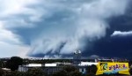 Σπάνιο φυσικό φαινόμενο: Σύννεφο «καταπίνει» σπίτια στην Αυστραλία