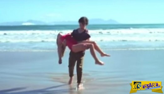 Νεαρός έβγαλε κοπέλα που πνιγόταν από τη θάλασσα, αλλά δευτερόλεπτα αργότερα…