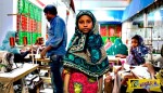 Αυτά τα παιδικά χέρια ράβουν τα ρούχα μας στο Μπαγκλαντές!