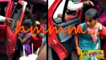 Απίστευτο: 20 παιδιά βγαίνουν από ένα αυτοκίνητο στην Ινδία!
