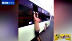 Δείτε πως γυναίκα επιβάτης λεωφορείου δραπετεύει από τον ελεγκτή!