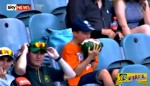 Οι σχολιαστές του αγώνα έμειναν έκπληκτοι: 10χρονος έφαγε ένα καρπούζι μαζί με την φλούδα!