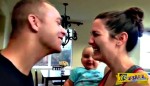 Η Αντίδραση του Μωρού, όταν βλέπει τους γονείς να Φιλιούνται, θα σας Κάνει να Λιώσετε!