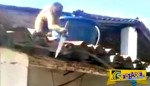 Μεθυσμένος... πίθηκος άρπαξε κουζινομάχαιρο, σκορπώντας τον τρόμο!
