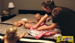 Το βίντεο που έχει ξεπεράσει τα 60 εκατ. views - Η μητέρα ντύνει τα τέσσερα μωρά της!