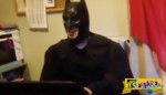 Ο Batman τραγουδάει "Νυχτερίδες κι αράχνες" - Κλάψτε!