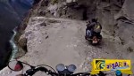 Η πιο επικίνδυνη διαδρομή με μηχανή στα Ιμαλάια!