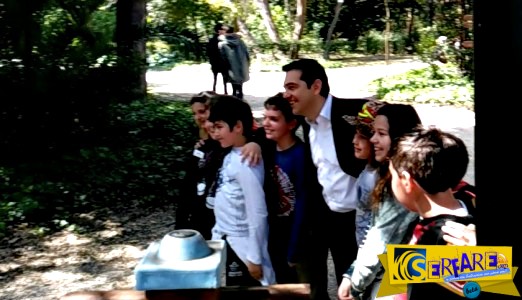 «Ελάτε! Ο Τσίπρας!» - Φωτογραφίες του πρωθυπουργού με μαθητές στον Εθνικό Κήπο!