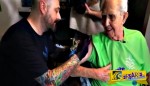 Αυτός είναι ο γηραιότερος άνθρωπος στον κόσμο που χτύπησε τατουάζ!