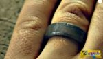 Δεν φαντάζεστε τι χρησιμοποίησε για να φτιάξει το δαχτυλίδι για το γάμο του!