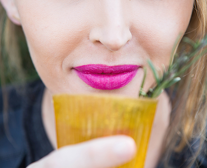 Βρώσιμα ποτήρια βάζουν τέρμα στα πλαστικά σκουπίδια!