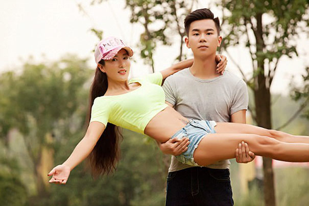 Όλοι περνάνε αυτήν την Κινέζα για κοπέλα του γιου της!