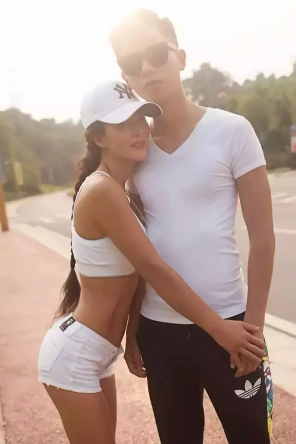 Όλοι περνάνε αυτήν την Κινέζα για κοπέλα του γιου της!