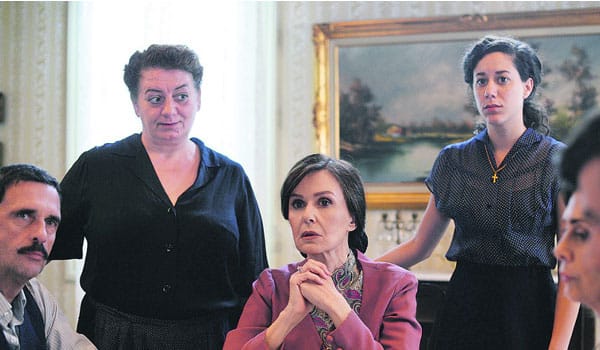 Άγριες Μέλισσες Εξελίξεις: Βόμβα στο Διαφάνι, η Ανέτ έχει παιδί ...