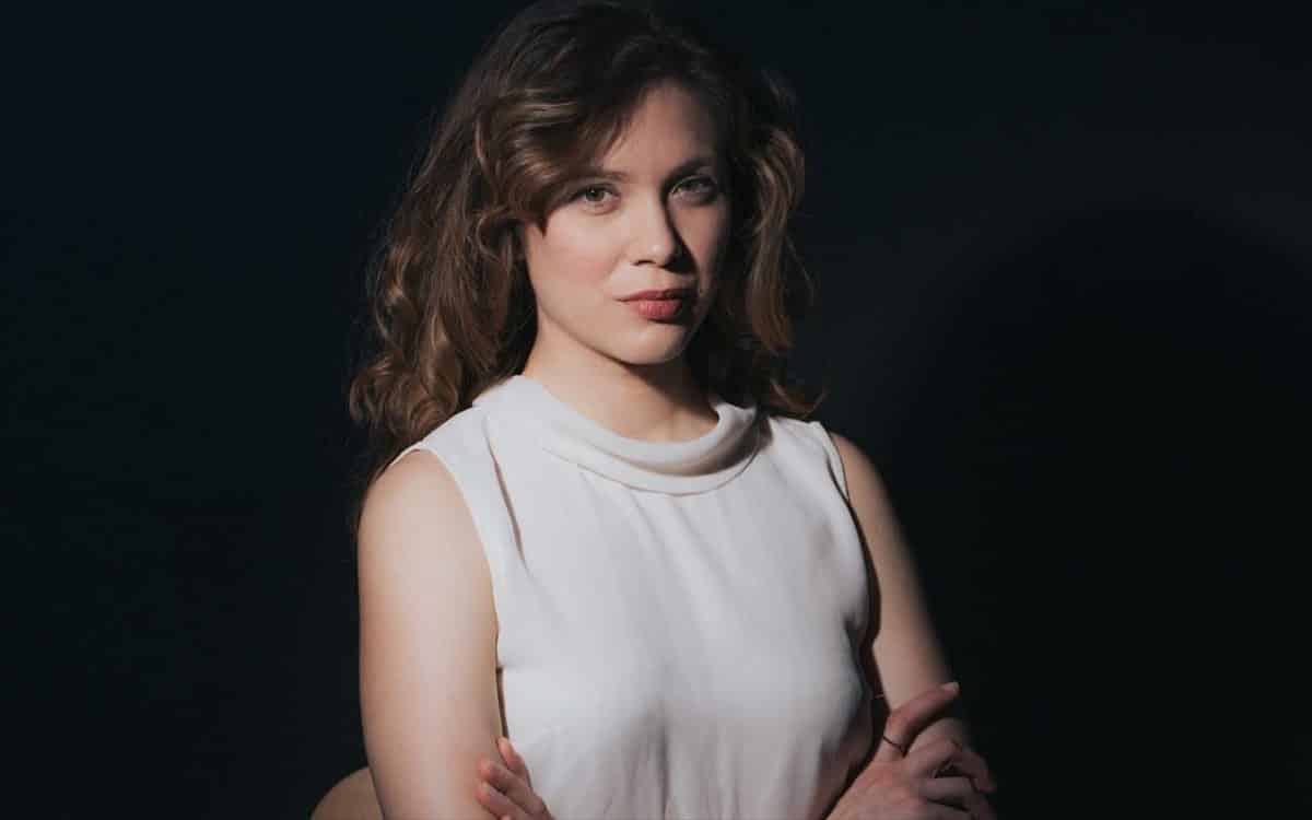 Άγριες Μέλισσες εξελίξεις: Η γυναίκα που φτάνει στο Διαφάνι και αποκαλύπτει ποιος ζει διπλή ζωή