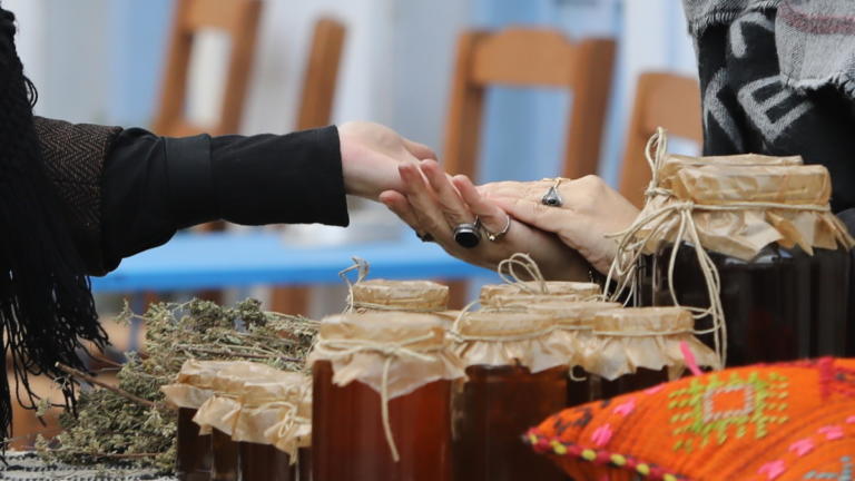 Άγριες Μέλισσες 29/1/20: Αναστάτωση στο Διαφάνι φέρνει η Σμαρώ και ο Ιατροδικαστής