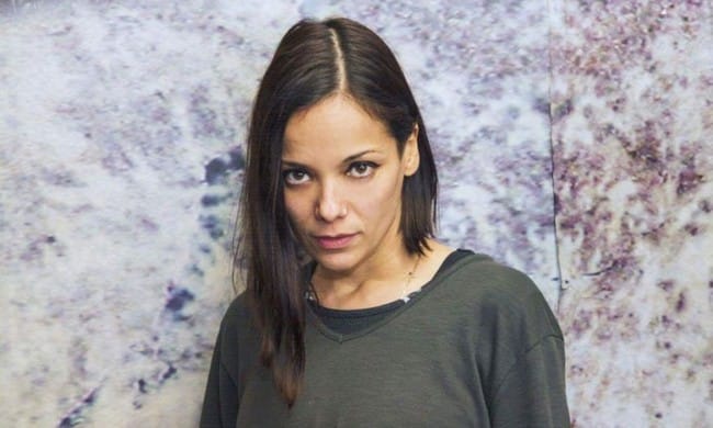 Καφέ της Χαράς ηθοποιοί: Κατερίνα Τσάβαλου η μπαργούμαν του καφέ