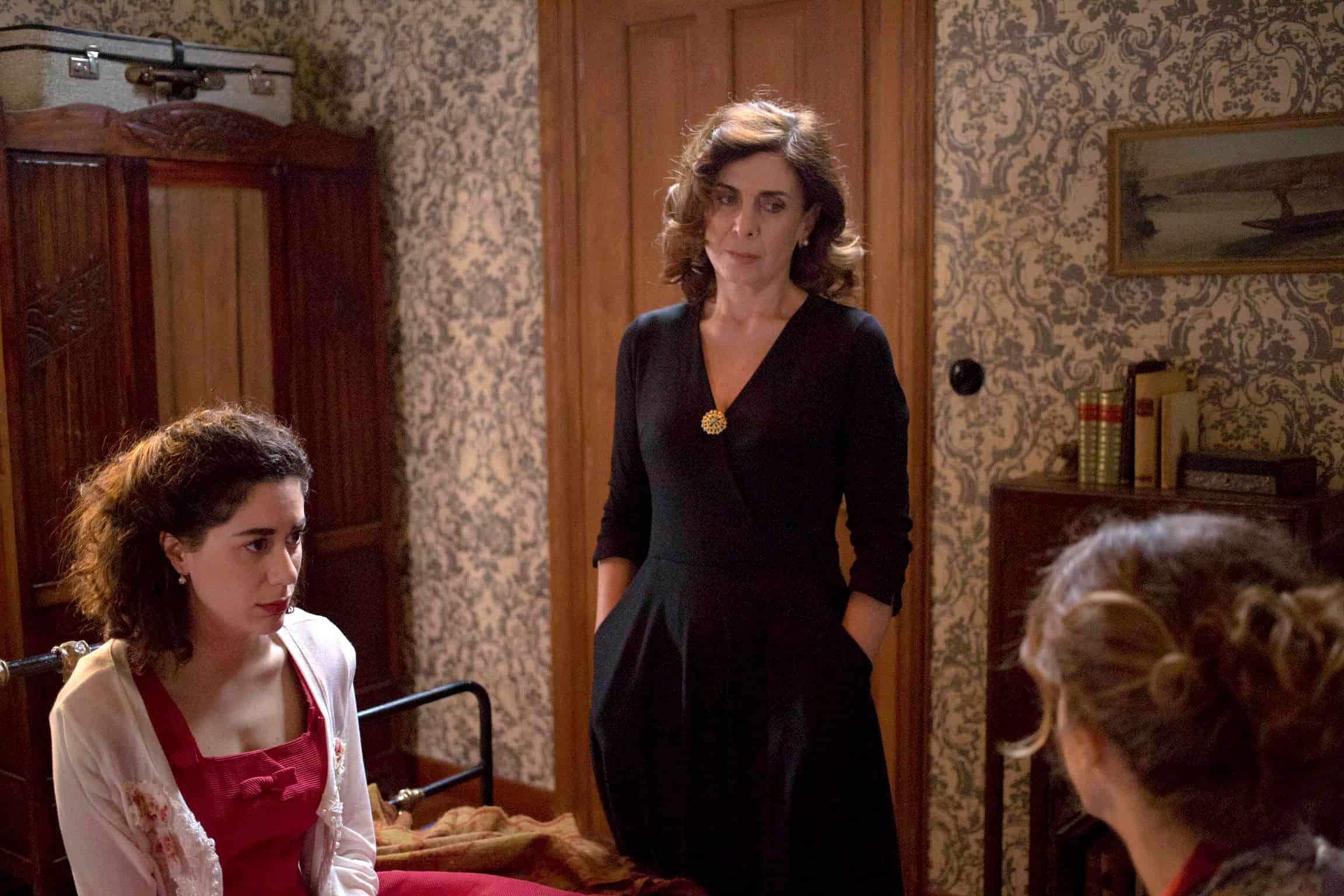 Άγριες Μέλισσες επεισόδια: Το απάνθρωπο σχέδιο της Μυρσίνης για την Δρόσο και το μωρό της