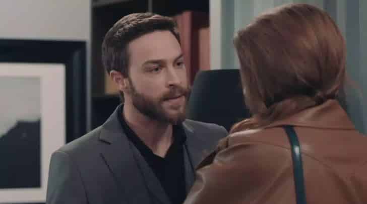 8 Λέξεις Επεισόδια: Ο Σωτήρης ανακοινώνει στην Τζουλιάνα ότι θα ζήσουν στο χωριό