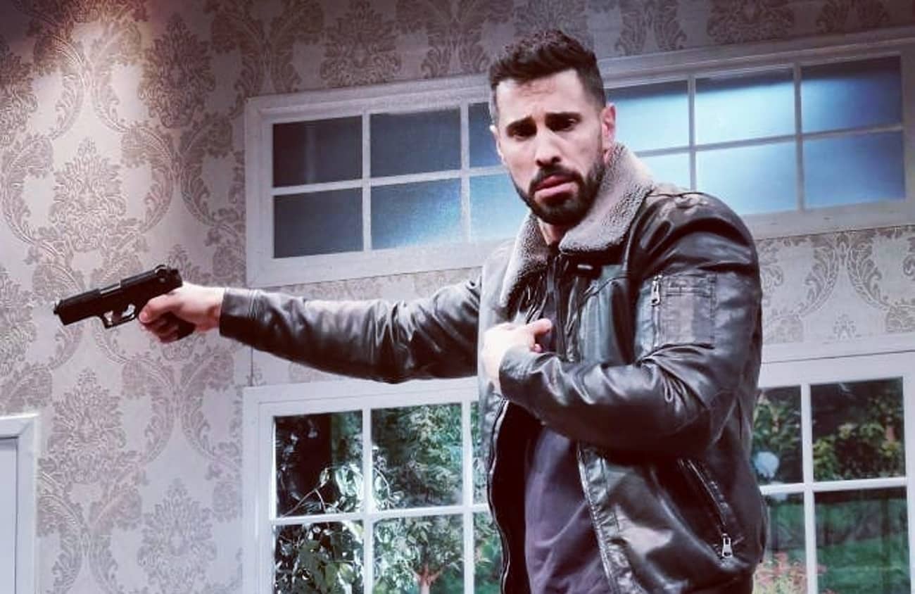 Αυτός είναι ο γοητευτικός ηθοποιός που “εισβάλλει” στην σειρά 8 λέξεις