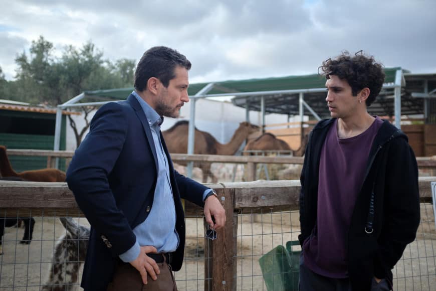 Ήλιος Επεισόδιο 38: Ο Ντίνος για να γλιτώσει τη φυλακή αναλαμβάνει δράση