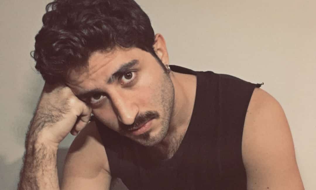 Άγριες Μέλισσες καστ: Ένας τεντιμπόης φτάνει στο Διαφάνι, ανω κάτω ...