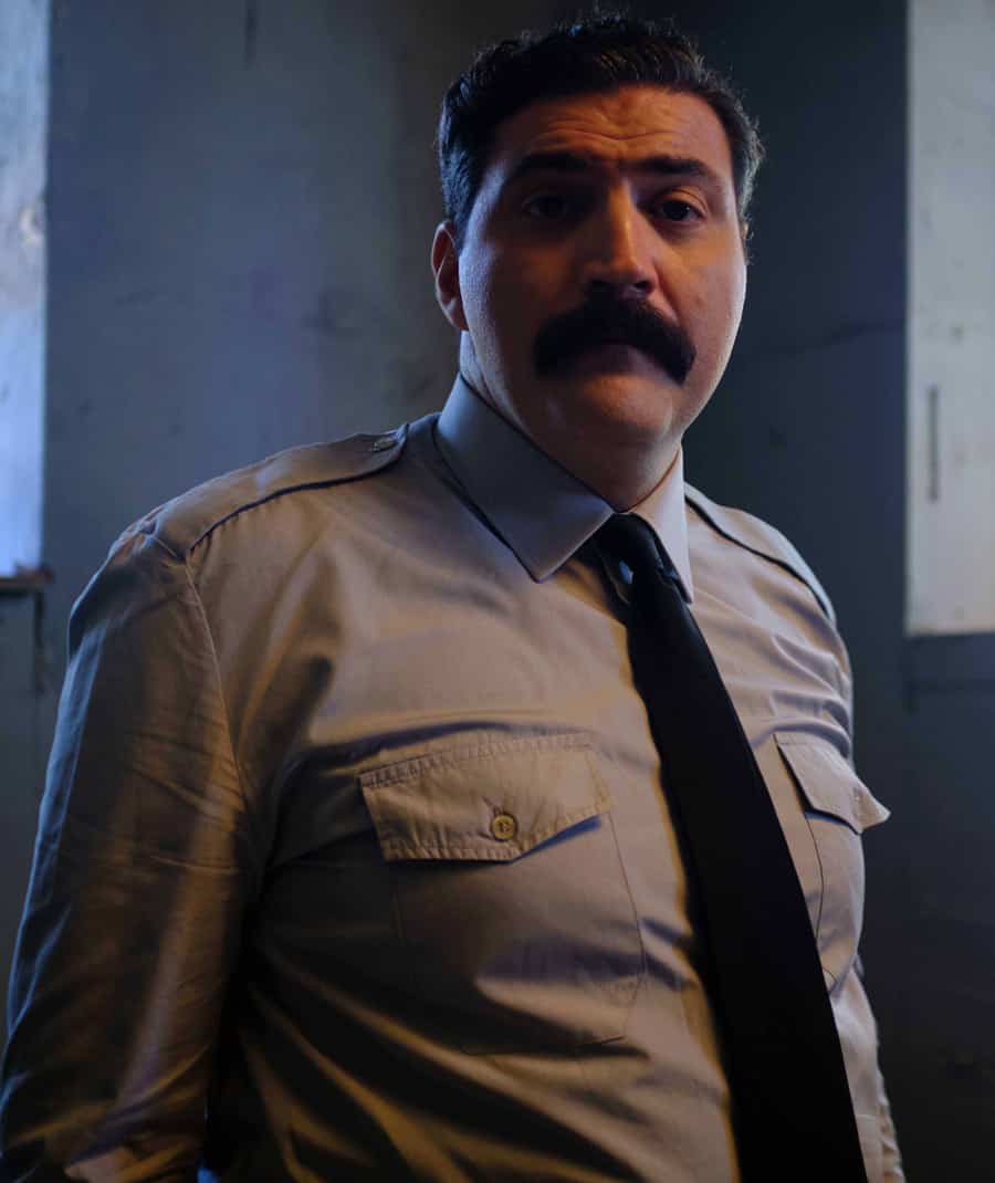 Άγριες Μέλισσες Spoiler: Ο Δεσμοφύλακας Γκούμας σύμμαχος της Ελένης