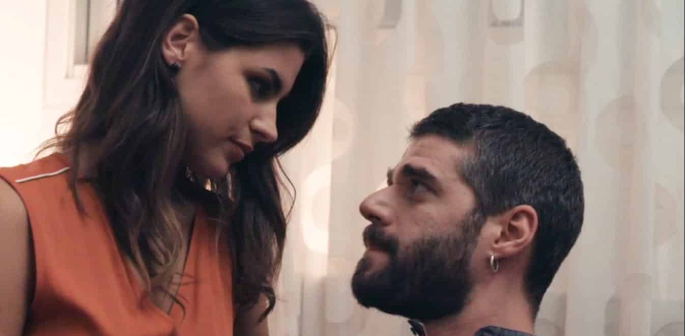 8 Λέξεις Spoiler: Η Ρωξάνη έχει εθιστεί στα σκληρά ναρκωτικά