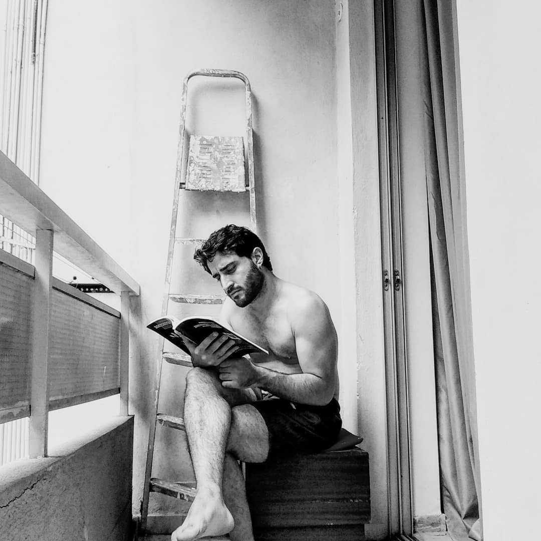 Άγριες Μέλισσες: Η Ασημίνας πολιορκείται από έναν νεαρό 