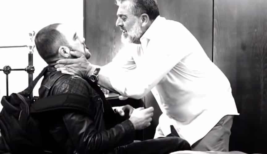 8 Λέξεις εξελίξεις: Μια σύλληψη μια παραίτηση και η Επιστροφή 