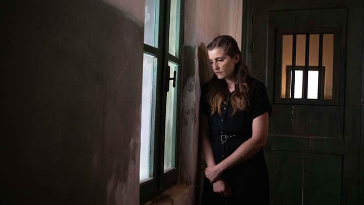 Αγριες Μελισσες επομενα επεισοδια: Δικηγόρος Ελένης - Τα καταφέραμε, Λάμπρο! Η Ελένη βγαίνει από τη φυλακή!