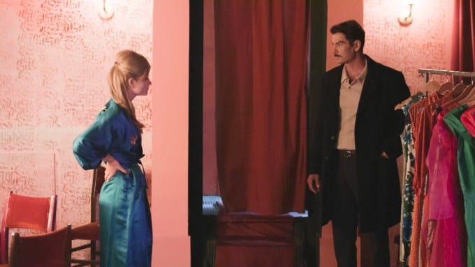 Άγριες Μέλισσες επεισόδια:  Η Δρόσω και ο Τάκης ανακοινώνουν την απόφασή τους να παντρευτούν