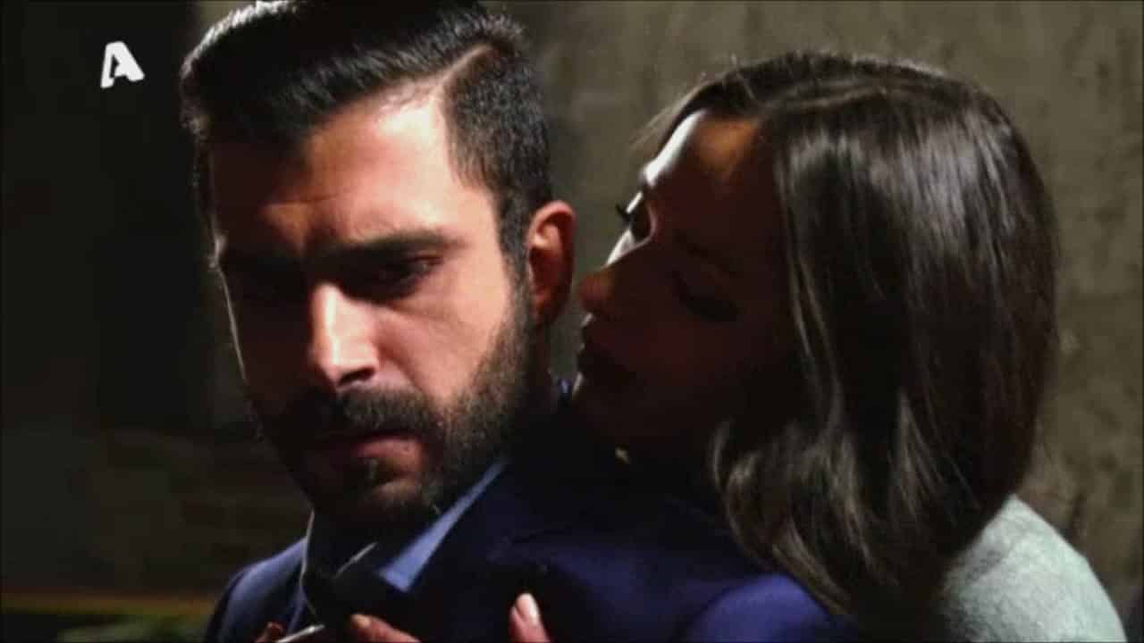 Έλα Στη Θέση Μου Alphatv: Στην φόρα το βίντεο φωτιά που καίει Αχιλλέα - Ρενάτα 