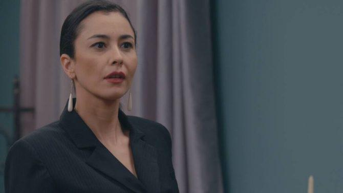 8 Λέξεις Περιλήψεις: Τελεσίγραφο της Σμαράγδας στον Σίμο για τον Τζόγο