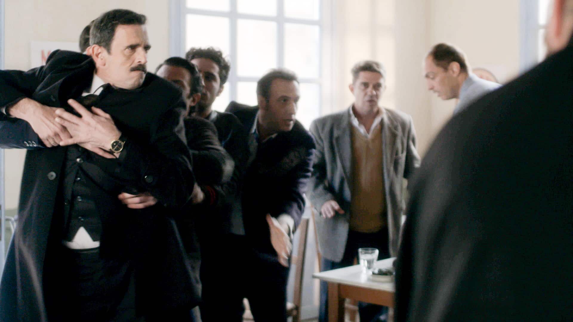 Άγριες Μέλισσες – Επεισόδια: Ο Δούκας διαλύει την Χριστουγεννιάτικη Γιορτή