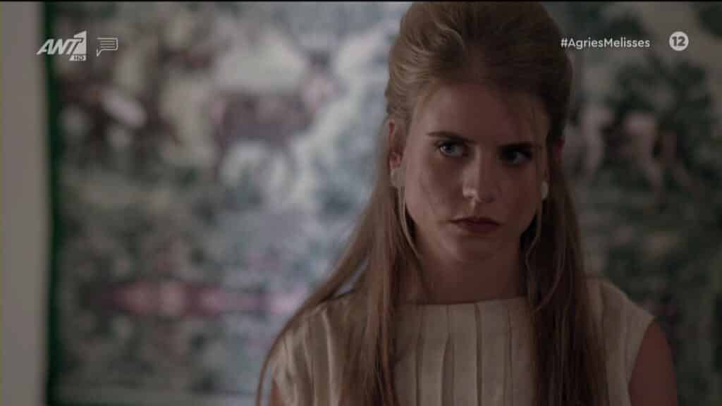 Άγριες Μέλισσες επεισόδια: Ο Τάκης κάνει ξεφτίλα την Δρόσω - Μαθαίνουν ότι ήταν ιερόδουλη στην Αθήνα