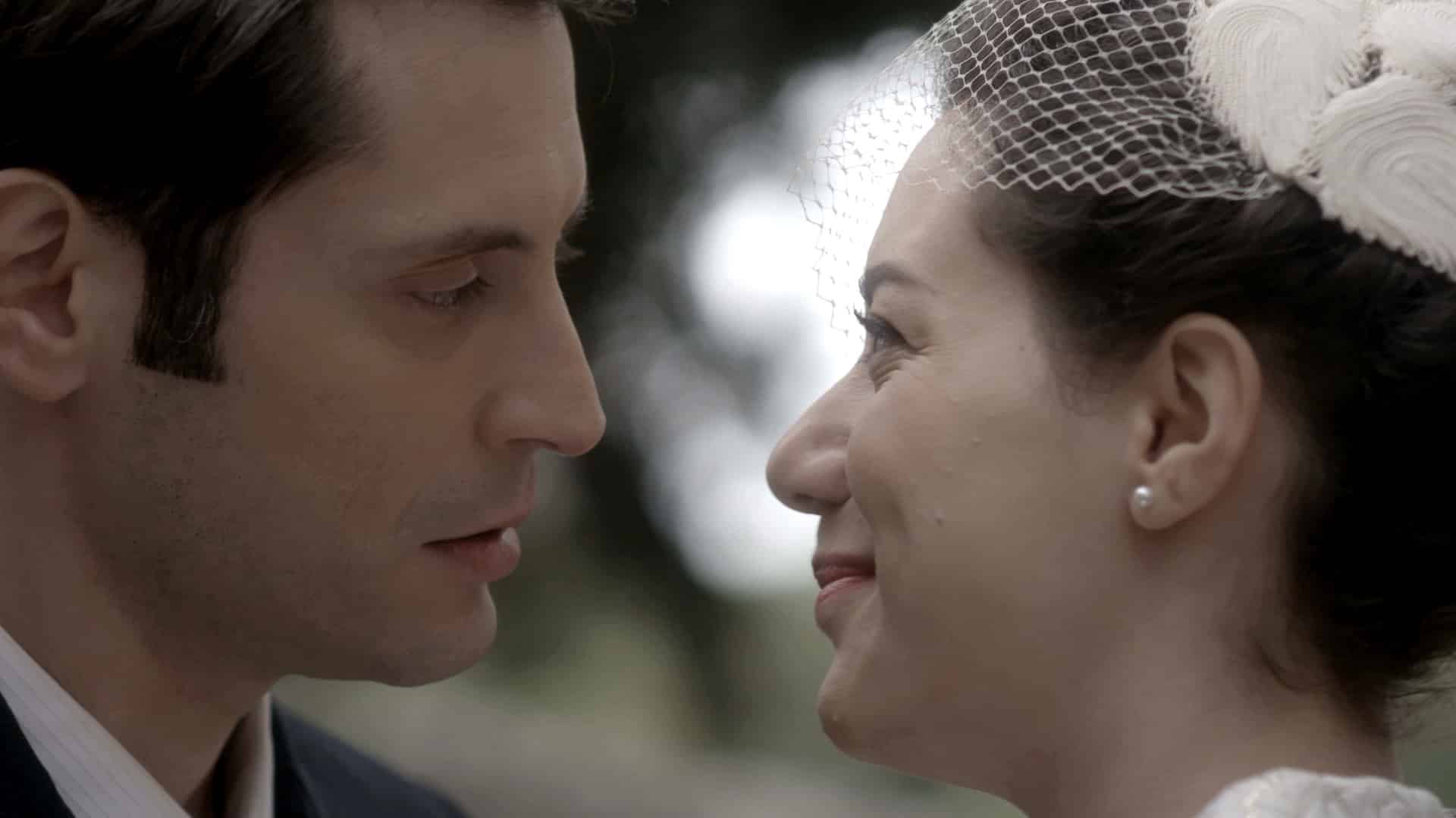 Άγριες Μέλισσες επεισόδια: Προύσαλης, Λάμπρος και Δρόσω προσπαθούν να βρουν την Ελένη αλλά έχει εξαφανιστεί