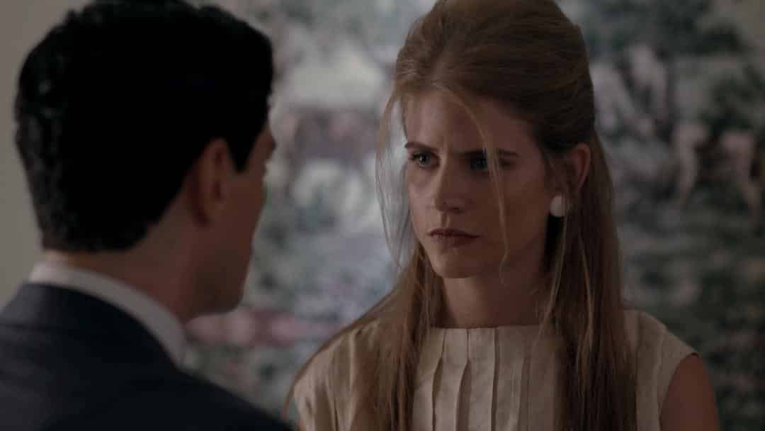 Άγριες Μέλισσες επεισόδια: Ο Τάκης κάνει ξεφτίλα την Δρόσω - Μαθαίνουν ότι ήταν ιερόδουλη στην Αθήνα