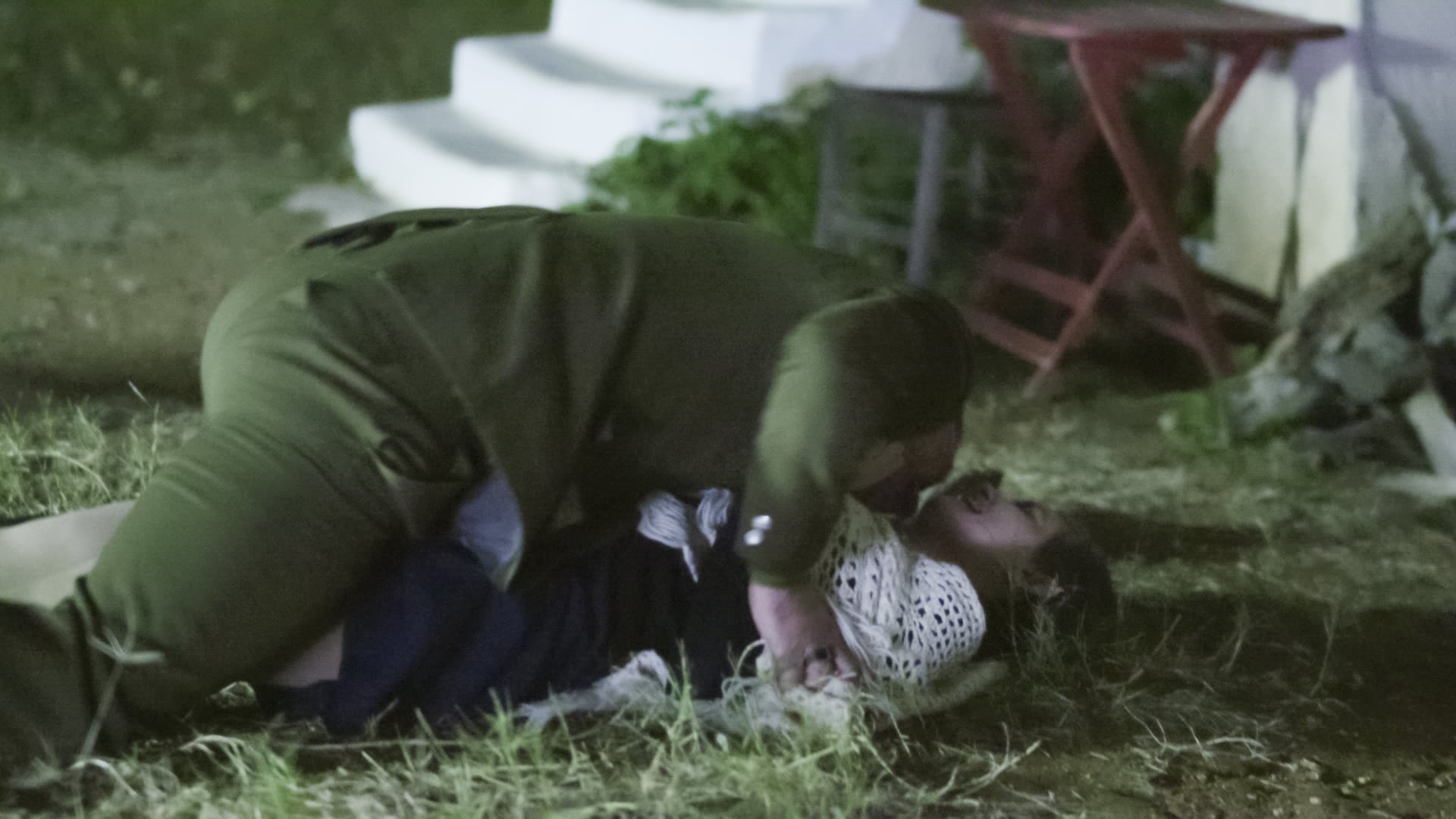 Άγριες Μέλισσες επόμενα επεισόδια: Το πτώμα ενός άνδρα αναστατώνει και πάλη το Διαφάνι