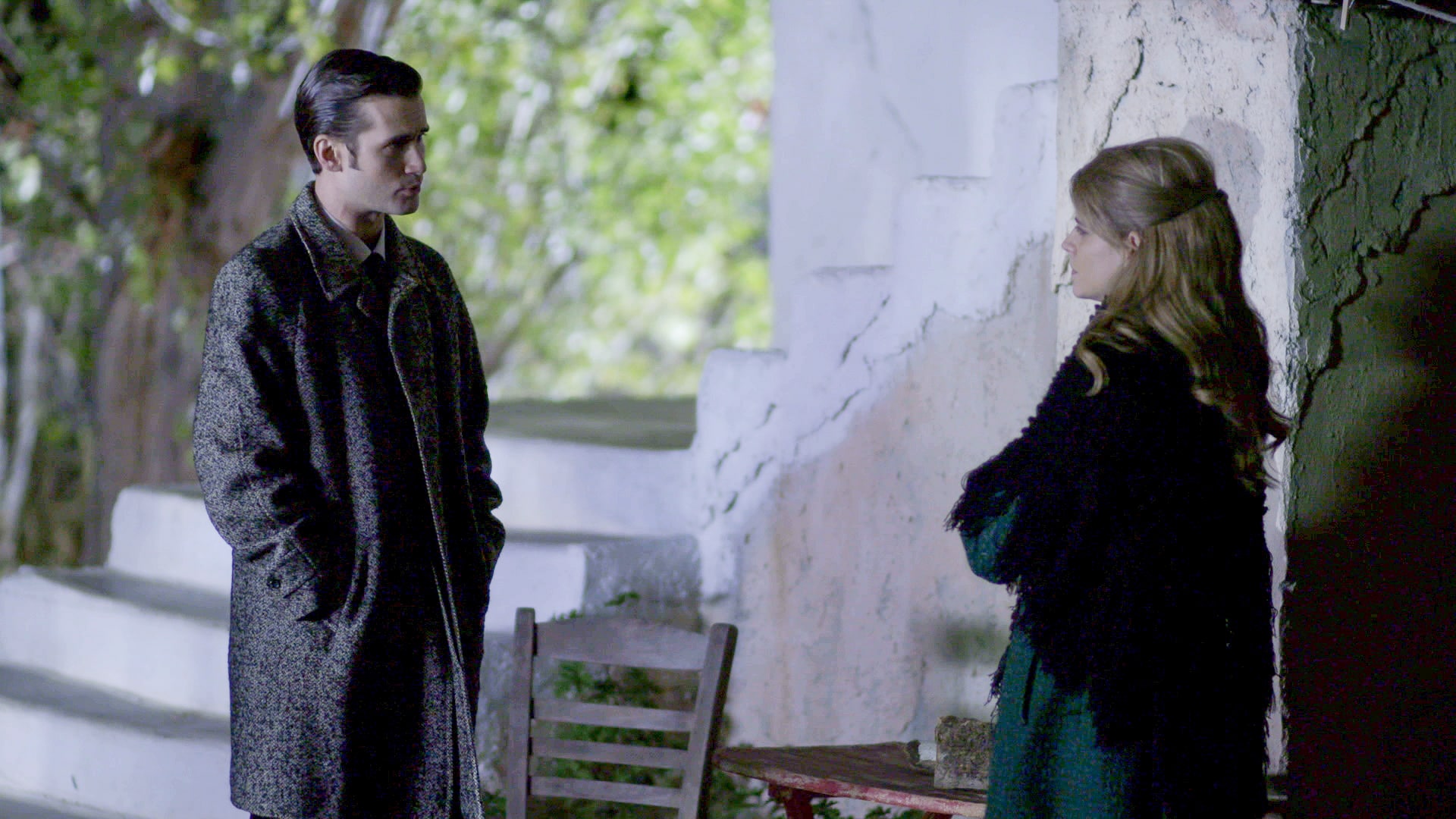 Άγριες Μέλισσες επεισόδια: Ο Νικηφόρος βάζει το Σωτήρη να παρακολουθεί κρυφά την Ασημίνα